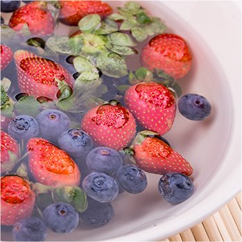 Gemüse und Obst waschen